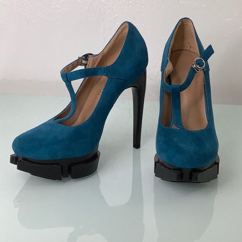 Paris Fashion Week Model Stilettos Eileen chunky platform T strap size 37 EUC